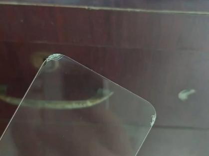手机钢化膜无缘无故裂开截图2