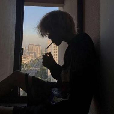 孤独伤感绝望黑暗头像男