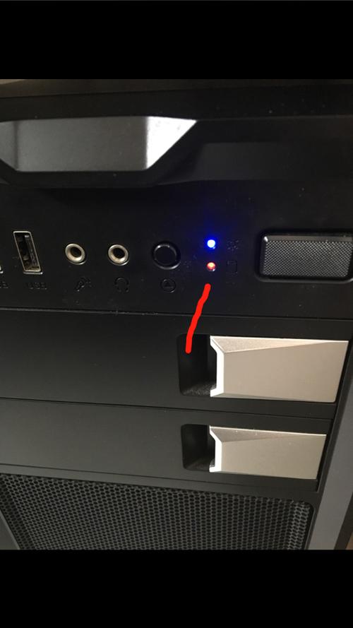 机箱指示灯红灯一直亮
