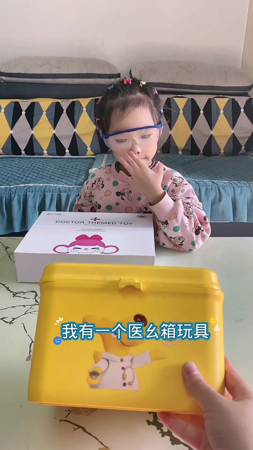 小伶玩具小伶在医院生宝宝