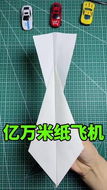 复杂的纸飞机