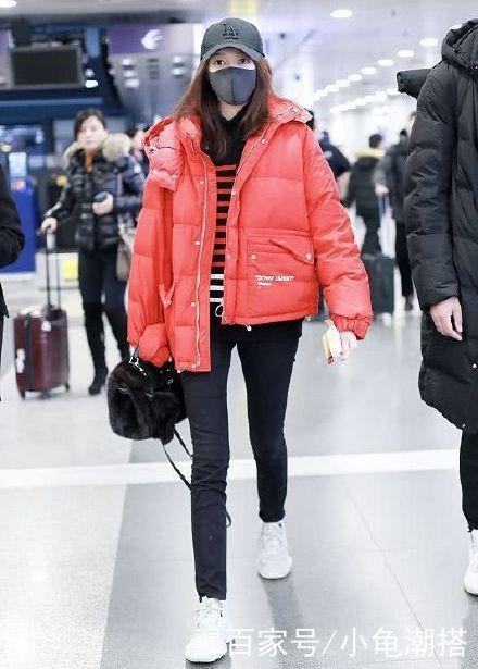 彩色羽绒服搭配图片