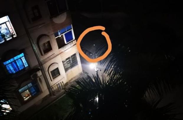 iphone夜间拍照有绿点