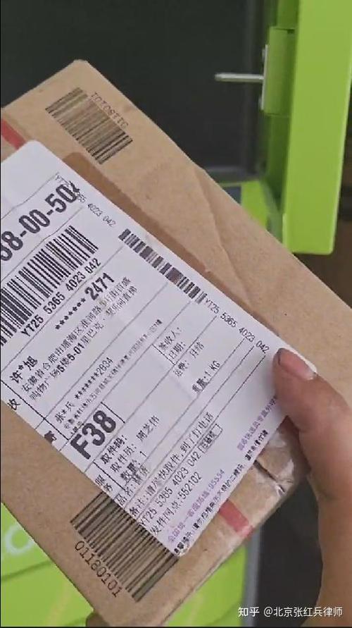 一个圈一个箭头向上的包包