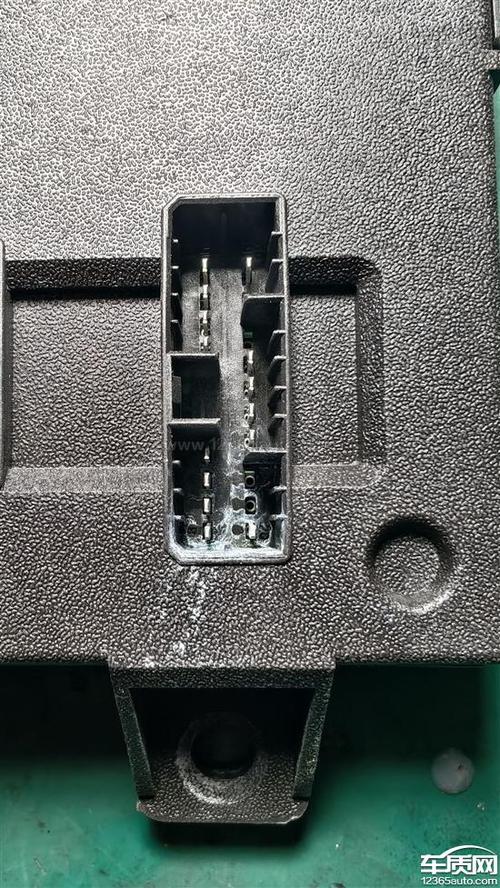 汽车遥控钥匙锁车键失灵