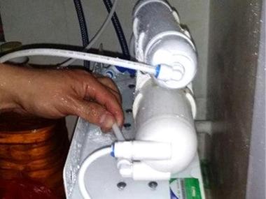 净水机一制水就漏水截图2