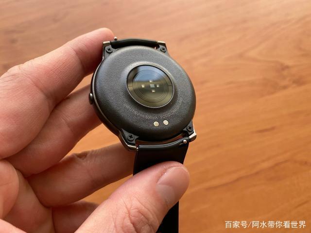 智能手表的磁铁充电器怎么用