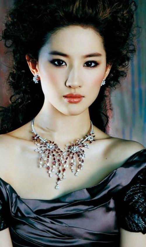刘亦菲浓妆