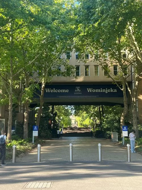 加拿大墨尔本大学